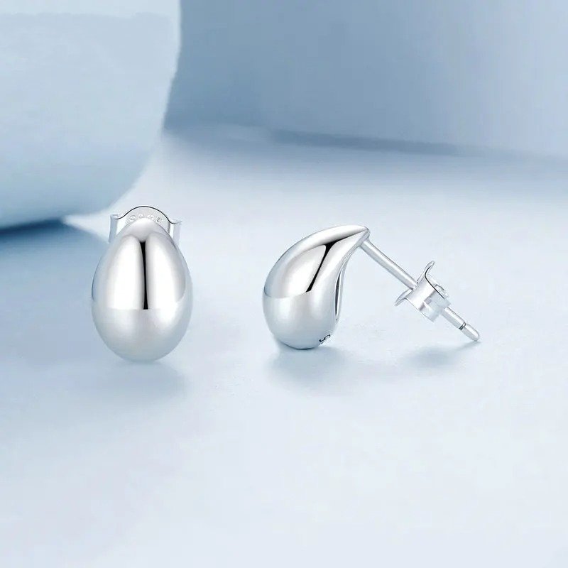 Boucles d'oreilles à tige en forme de goutte d'eau brillantes Boucles d'oreilles hypoallergéniques en forme de larme