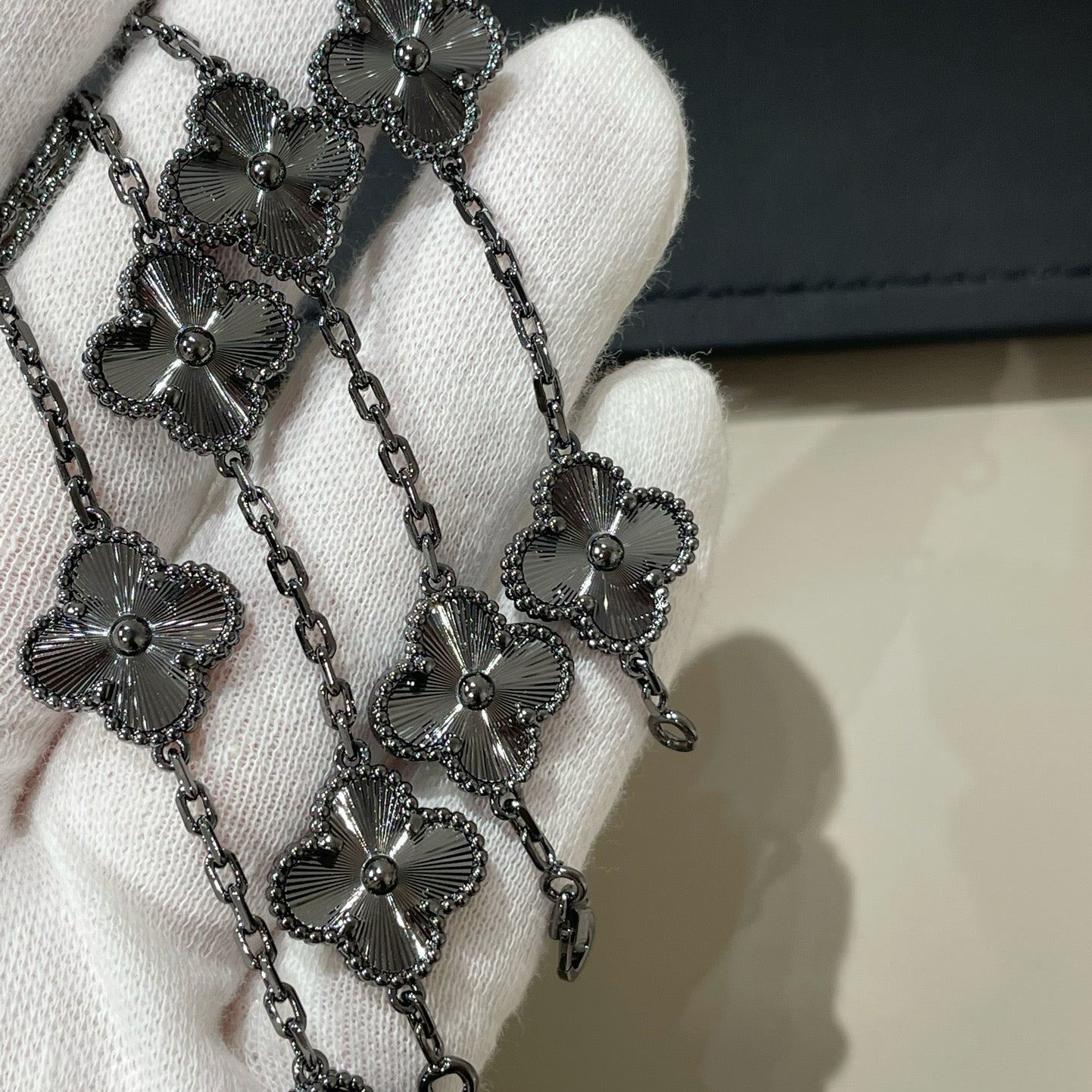 [Kincade Jewelrys]CLOVER 5 MOTIF BLACK BRACELET