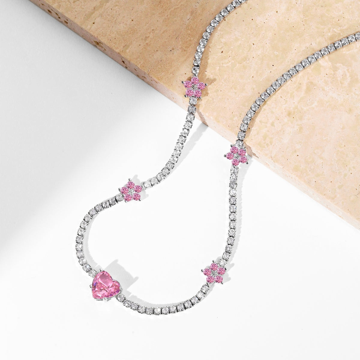 [Kincade Jewelrys] Collier éblouissant en forme de cœur rose