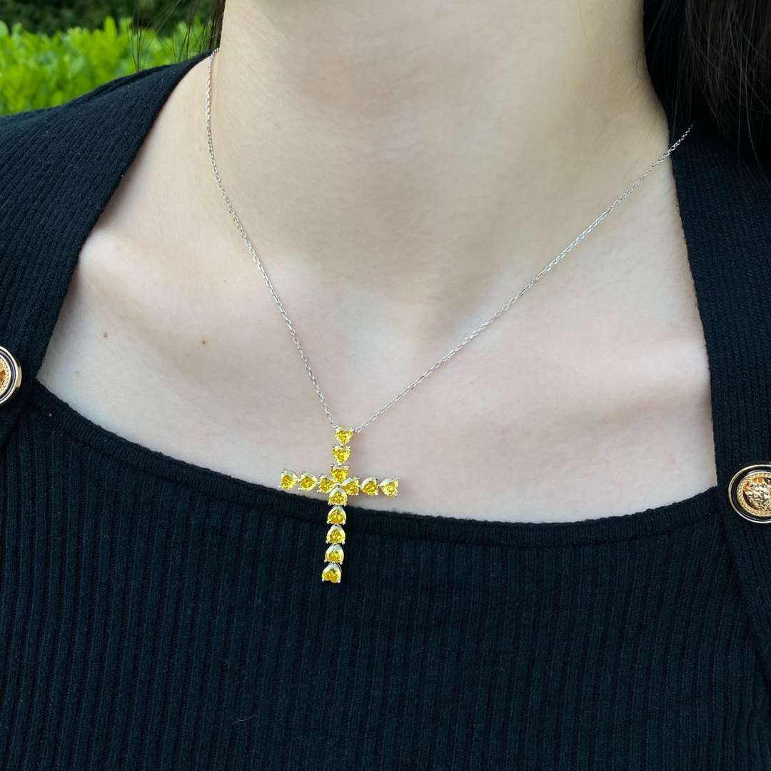 [Kincade Jewelrys]Radiant Cross Shape Necklace