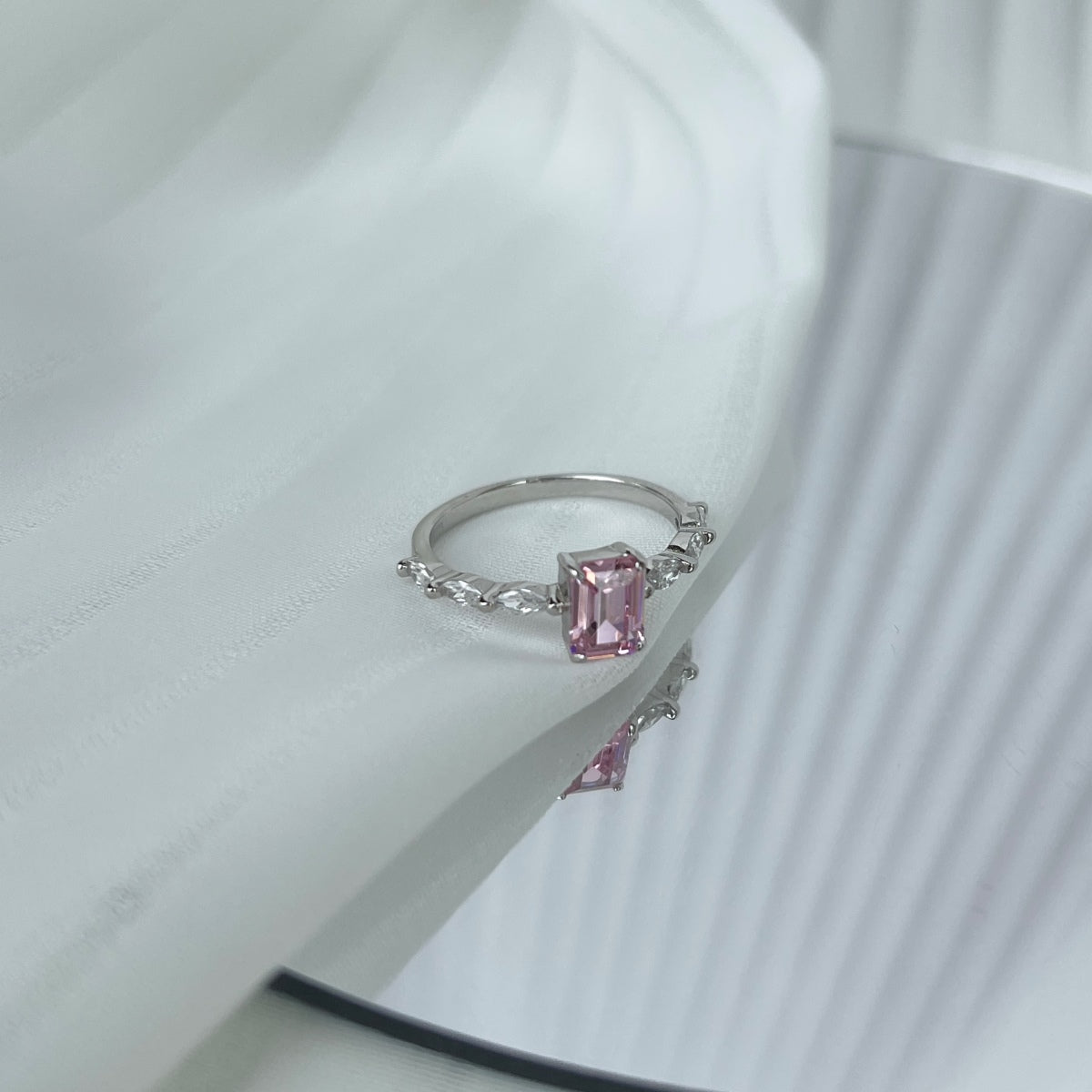 [Kincade Jewelrys]1.0 Carat Dainty Resplendent Radiant Cut Daily Ring