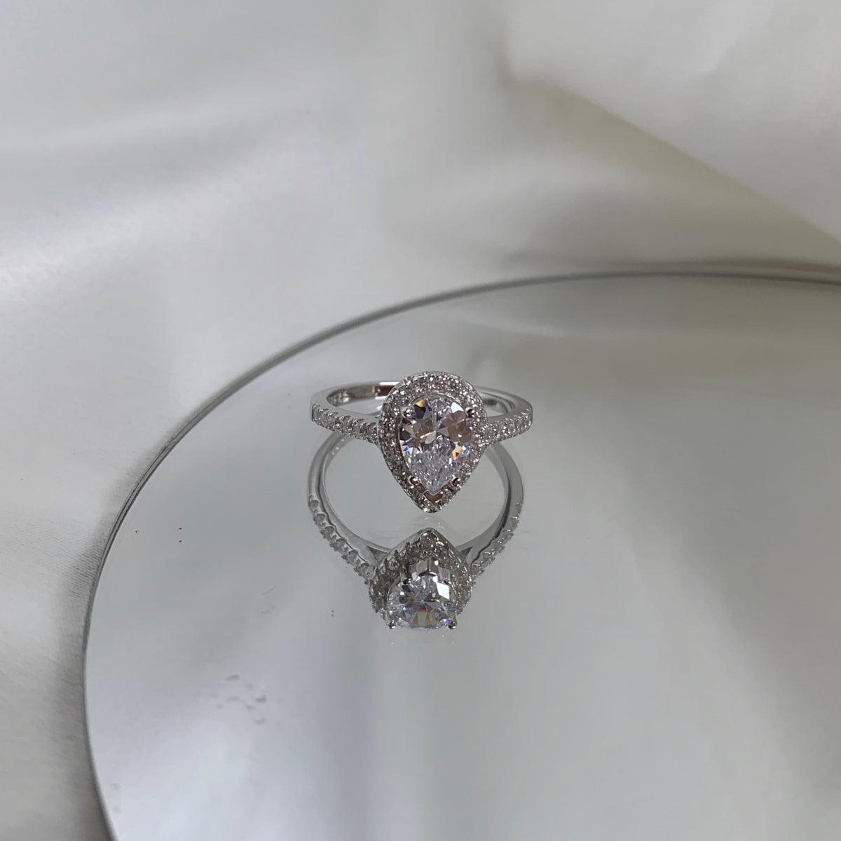 [Kincade Jewelrys]1.0 Carat Luxurious Resplendent Water Drop Shape Wedding Ring