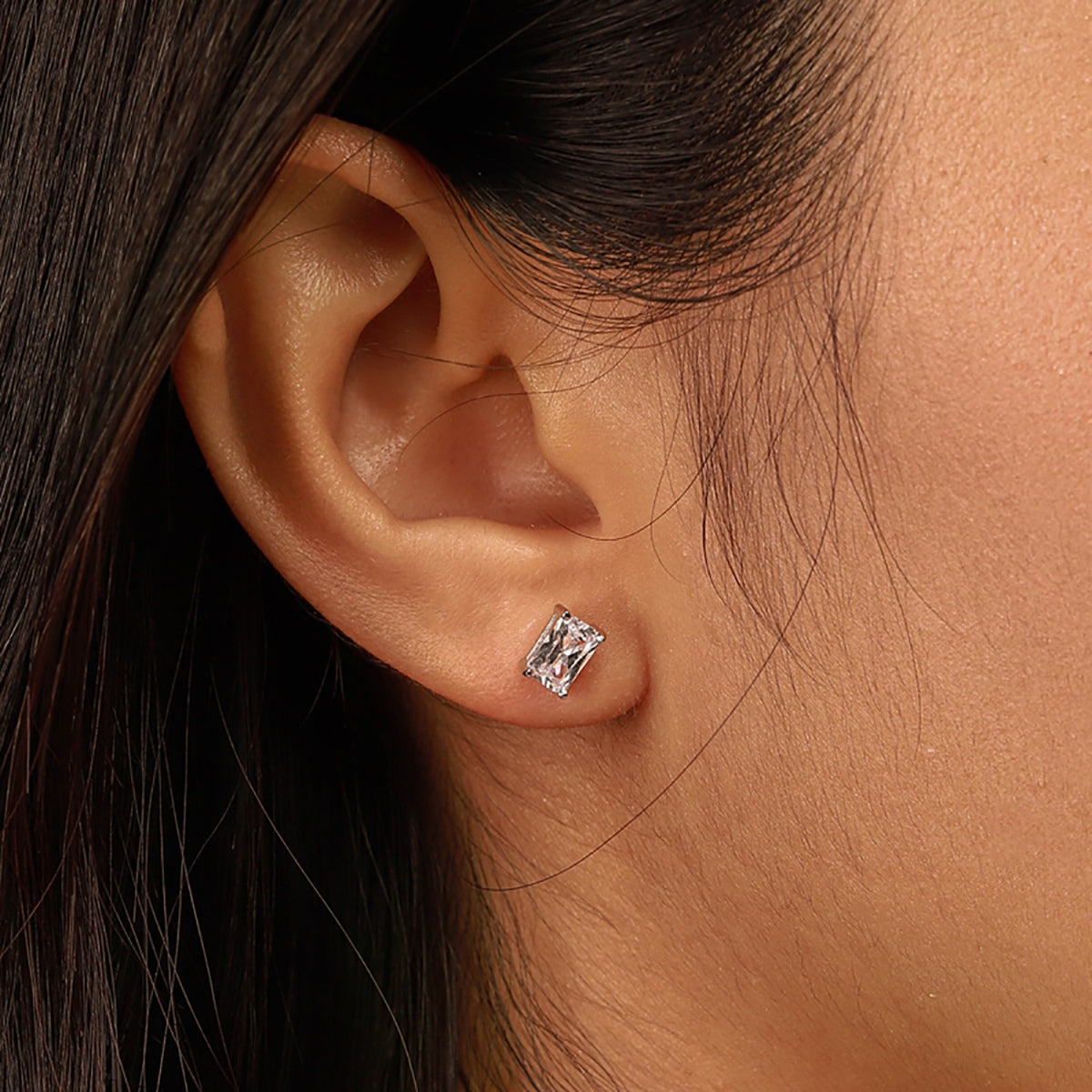 [Kincade Jewelrys]Stylish Shiny Rectangular Center Stone Stud Earrings