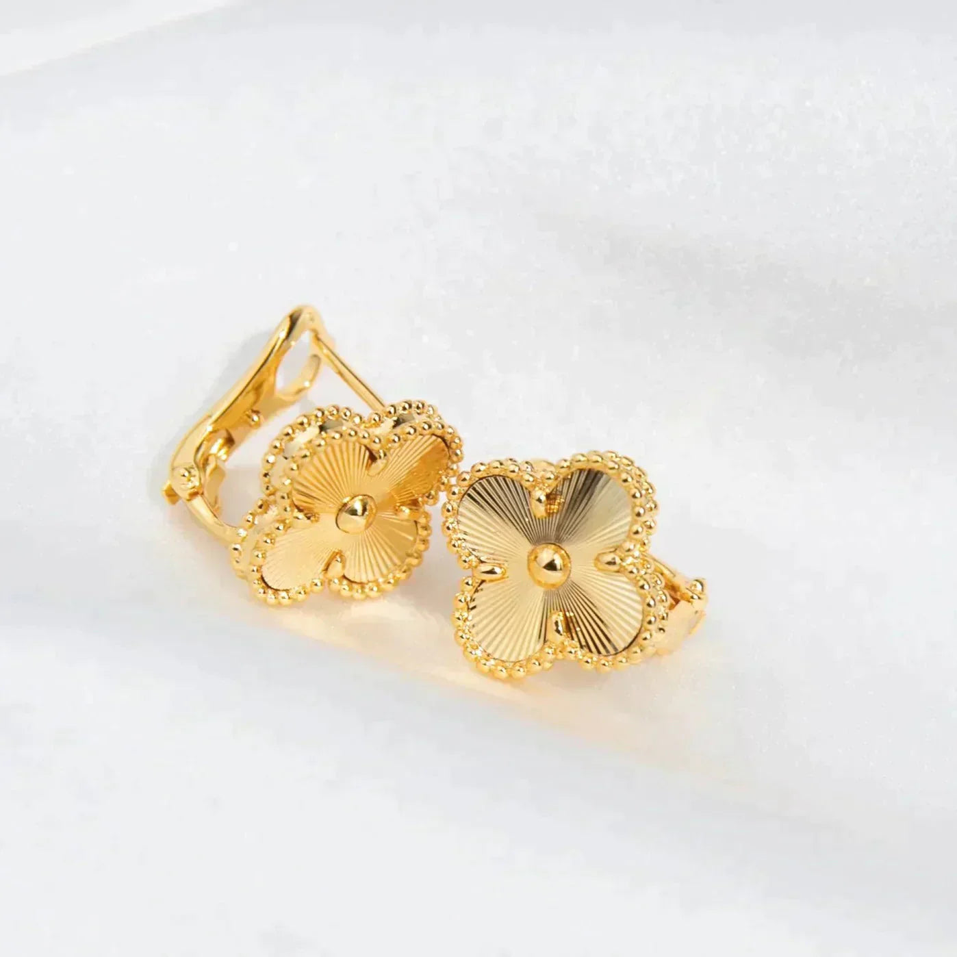 [Kincade Jewelrys]CLOVER MEDIUM 1 MOTIFS LASER EARRINGS