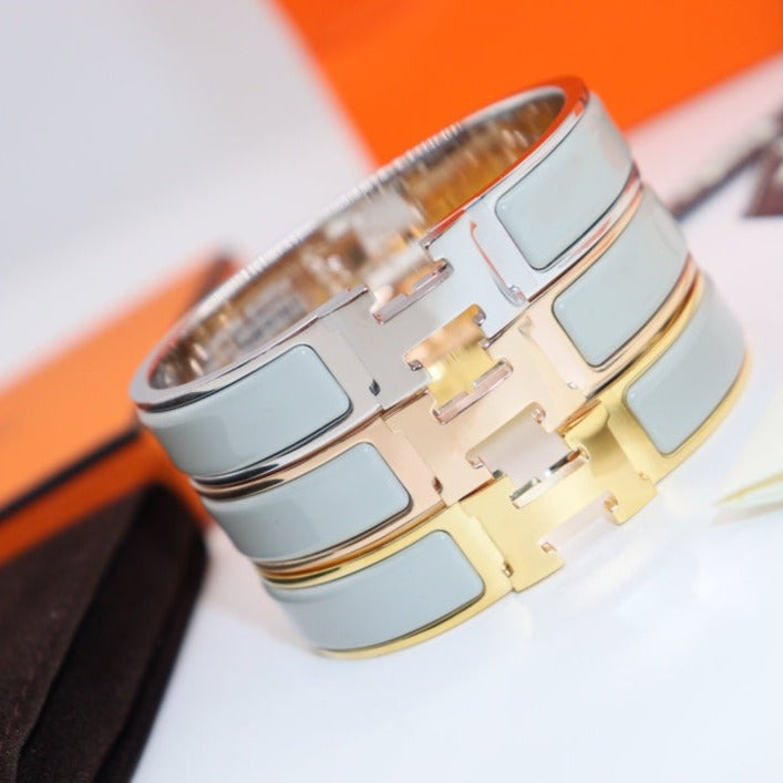 [Kincade Jewelrys]H LIGHT BLUE BRACELET
