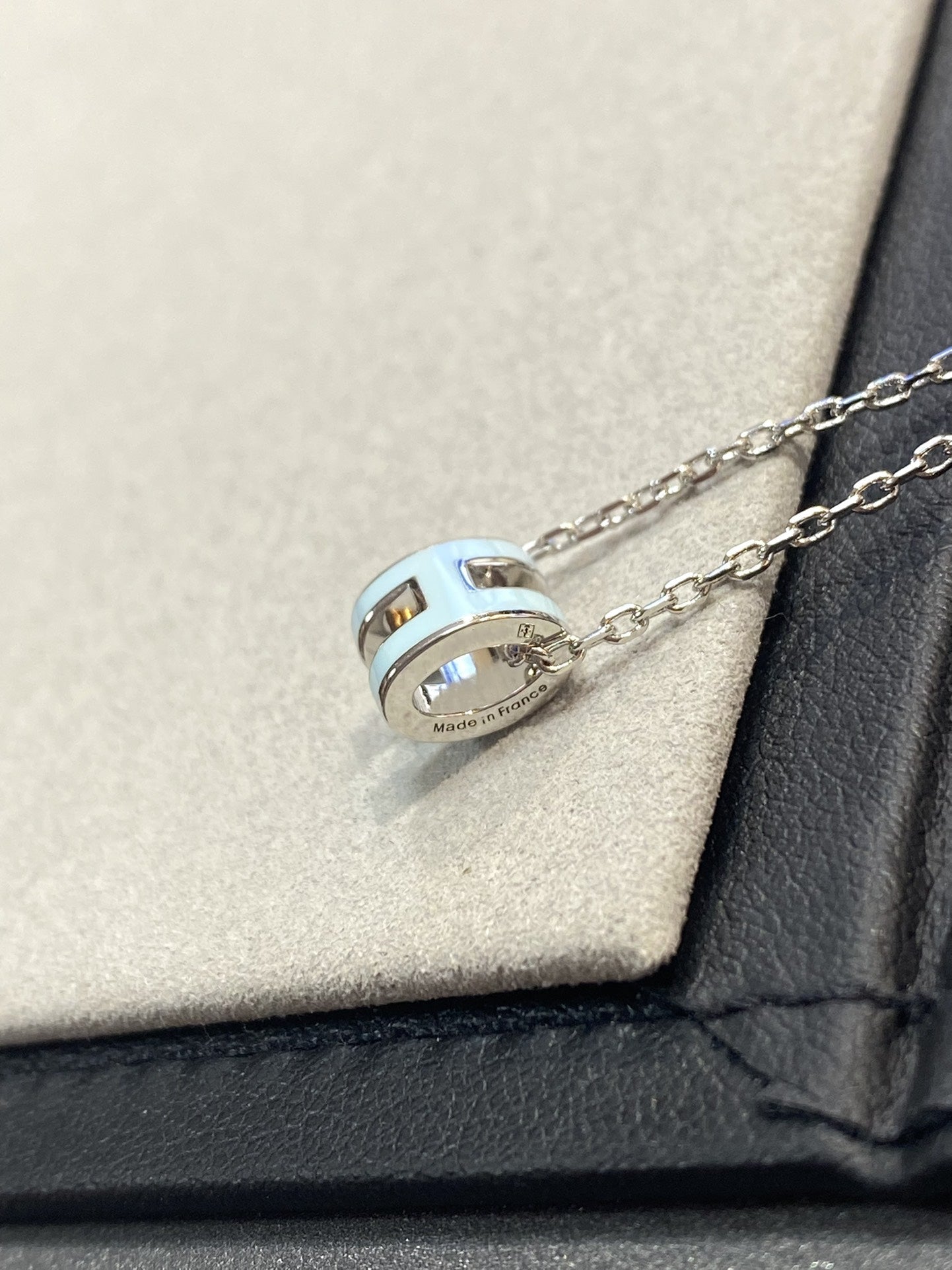 [Kincade Jewelrys]POP H LIGHT BLUE NECKLACE