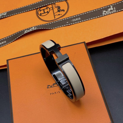 [Kincade Jewelrys] Bracelet H 12 mm en céramique noire et beige