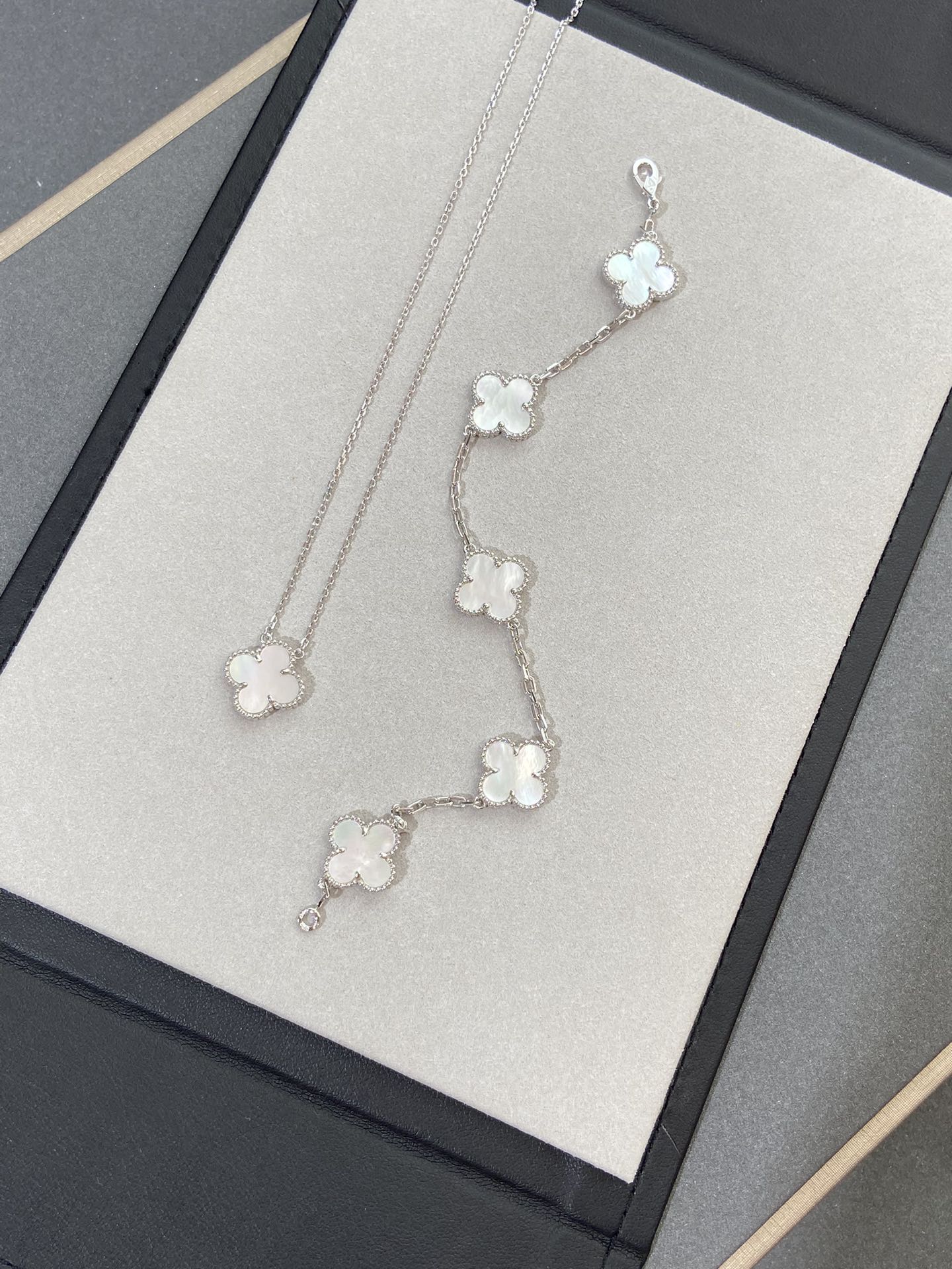 [Kincade Jewelrys]CLOVER SILVER MOP 5 MOTIF BRACELET