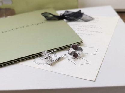 [Kincade Jewelrys]CLOVER MEDIUM STUD EARRINGS