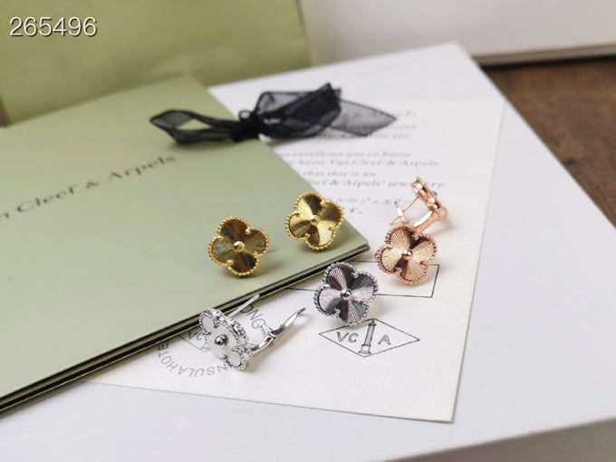 [Kincade Jewelrys]CLOVER MEDIUM STUD EARRINGS
