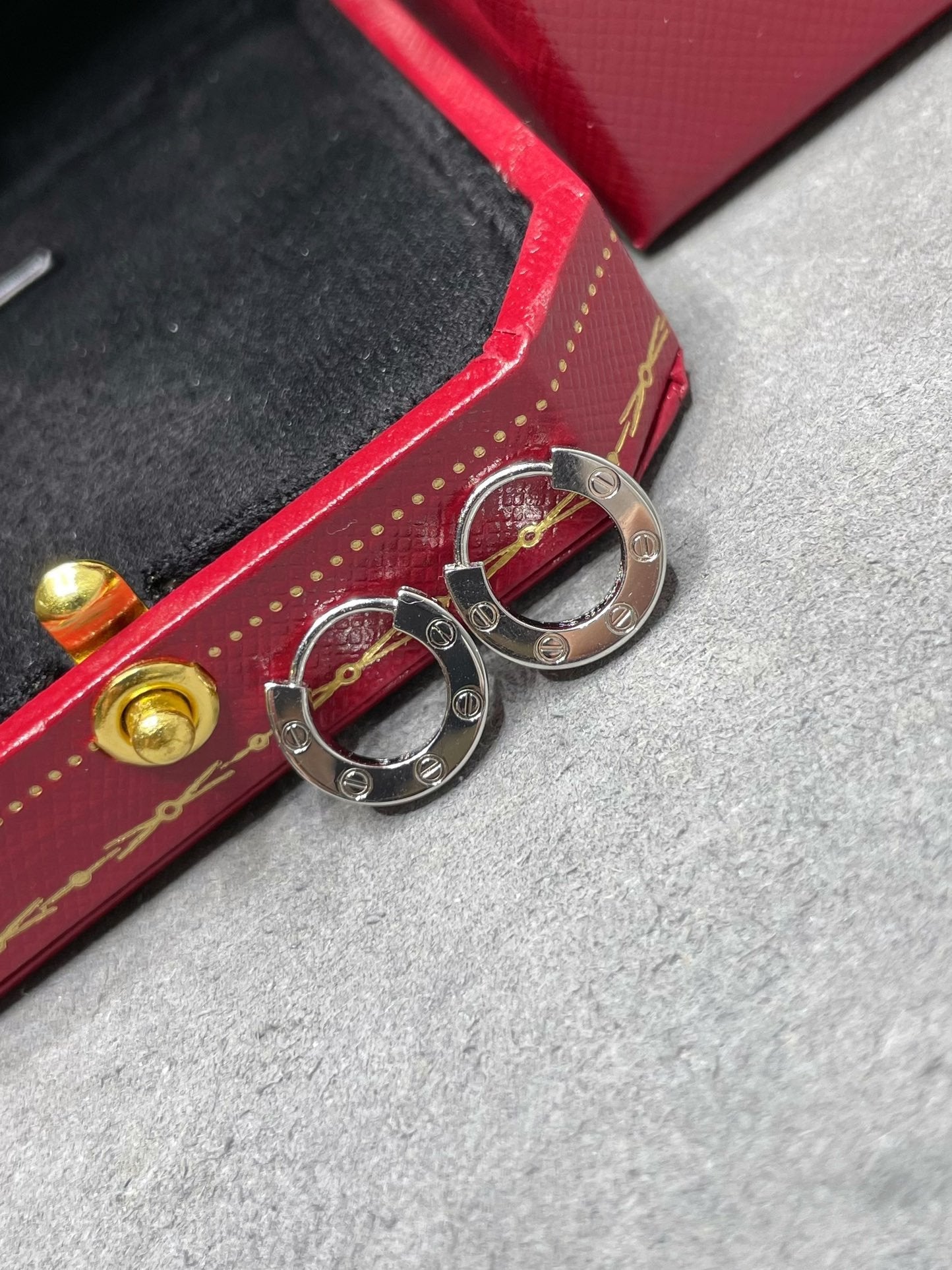 [Kincade Jewelrys] MINI BOUCLES D'OREILLES LOVE