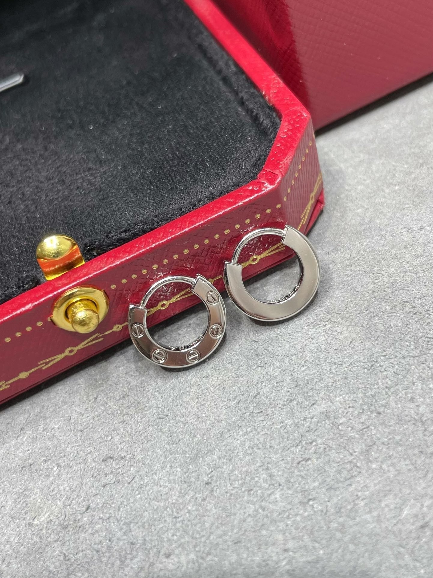 [Kincade Jewelrys] MINI BOUCLES D'OREILLES LOVE