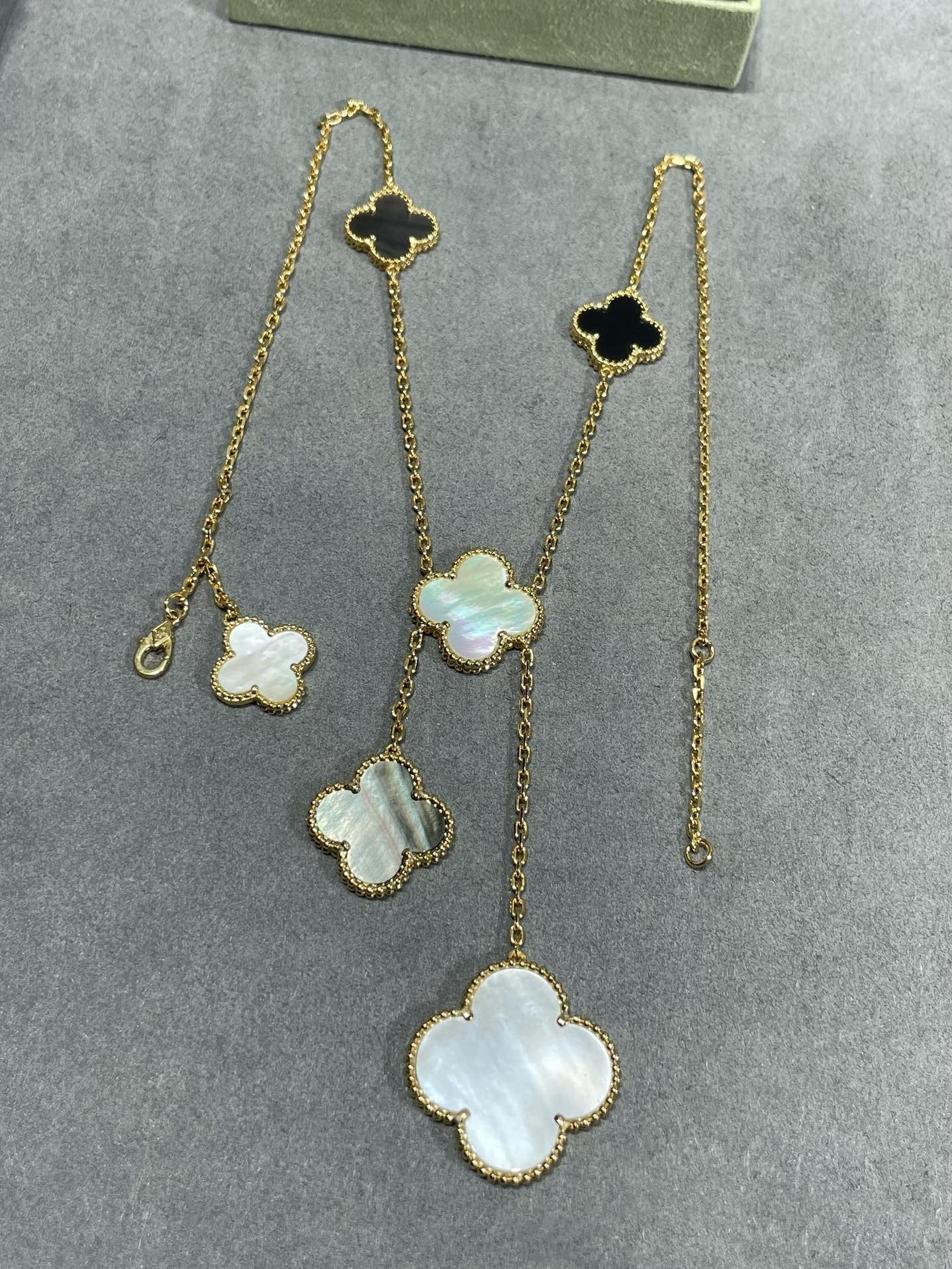 [Kincade Jewelrys]CLOVER 6 MOTIF MOP ONYX GOLD NECKLACE