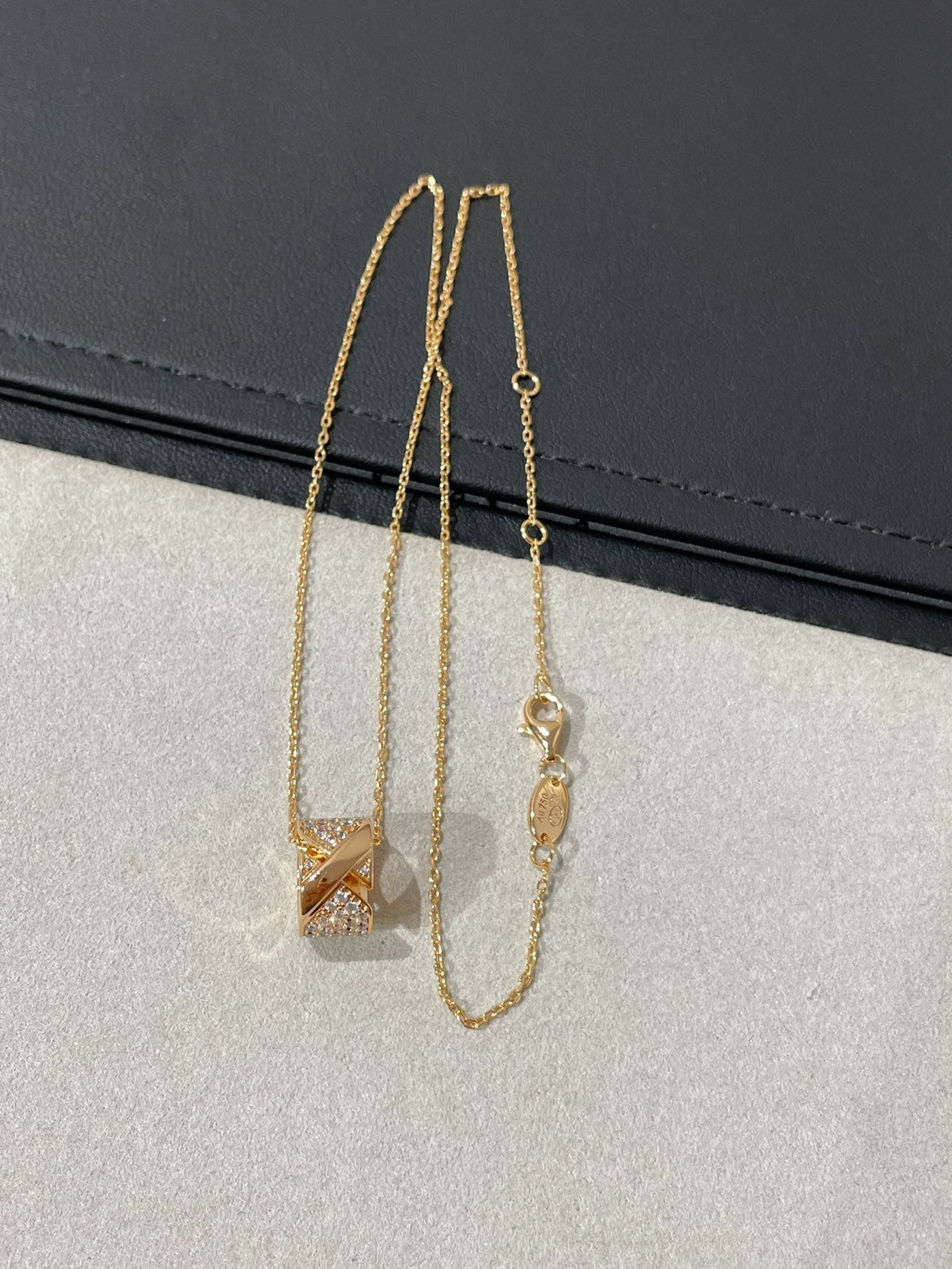 [Kincade Jewelrys]LIENS EVIDENCE DIAMOND PAVED NECKLACE
