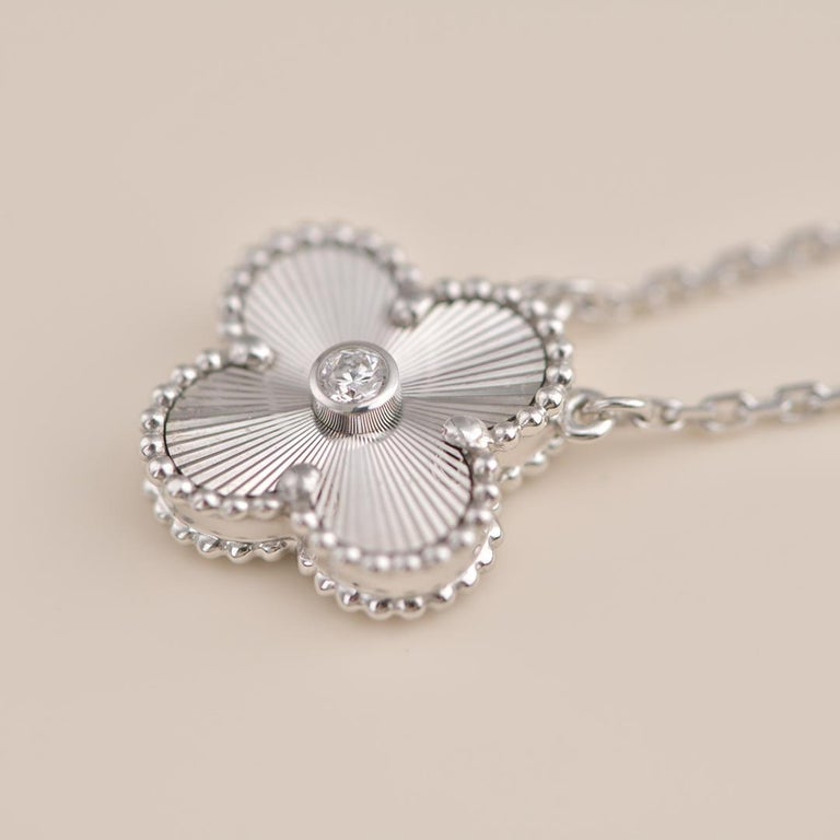 [Kincade Jewelrys]CLOVER  15MM DIAMOND LASER NECKLACE SILVER