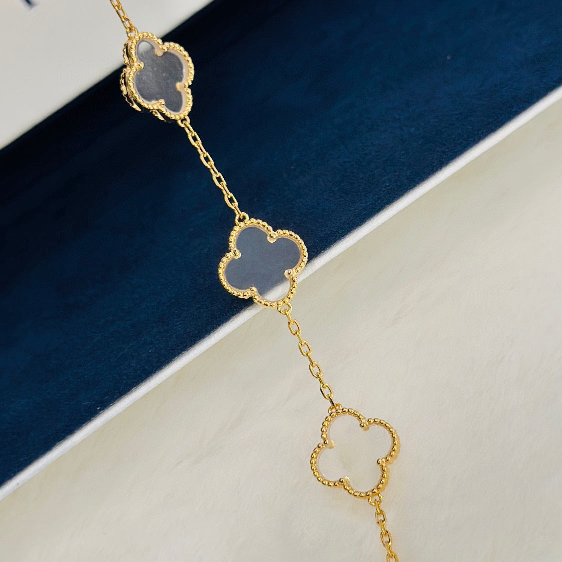[Kincade Jewelrys]CLOVER 5 MOTIF ROCK CRYSTAL PINK GOLD BRACELET