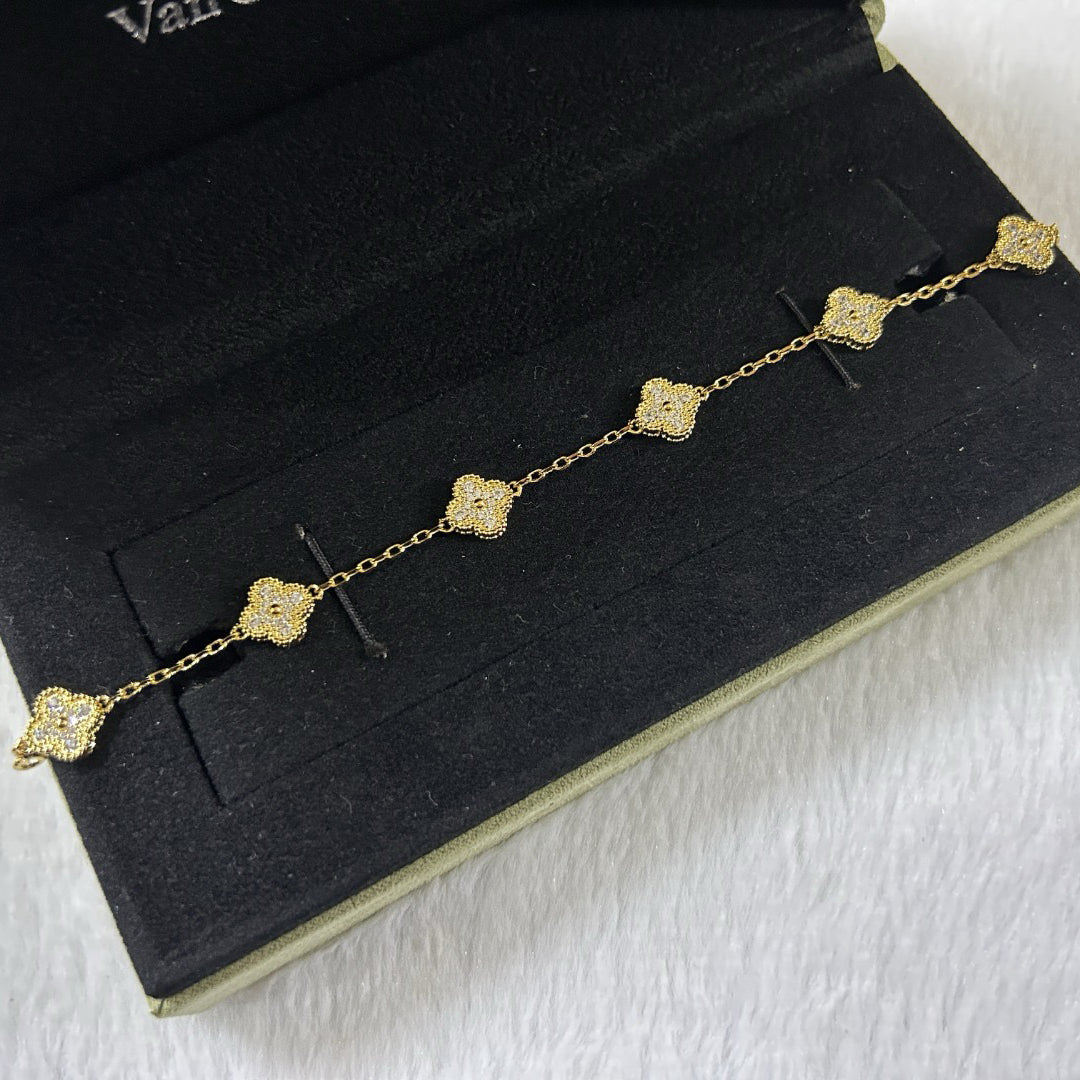 [Kincade Jewelrys]CLOVER 6 MOTIF DIAMOND BRACELET