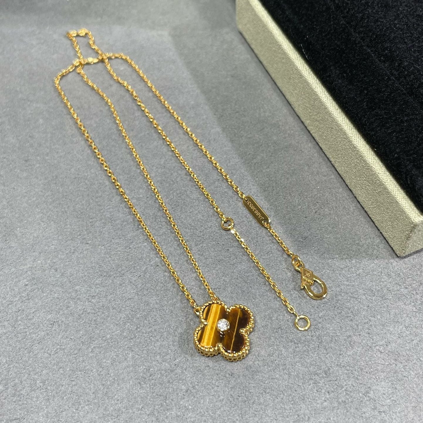 [Kincade Jewelrys]CLOVER 15MM DIAMOND AND YELLOW TIGER'S EYE AGATE necklace