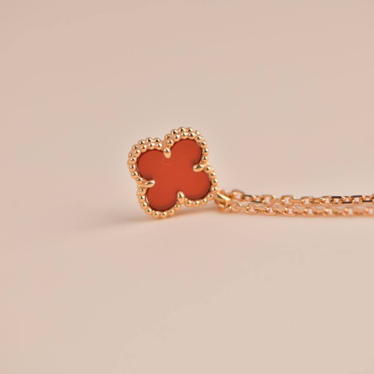 [Kincade Jewelrys] COLLIER CLOVER MINI CORNALINES BLANCHES 9,5 MM