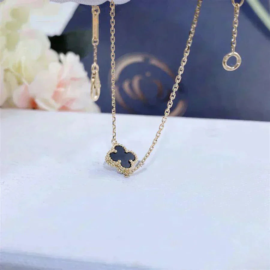 [Kincade Jewelrys]CLOVER ONYX SINGLE FLOWER BRACELET